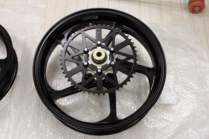 カワサキZX-25R SE（2023） ブレーキホース交換＆ホイール到着