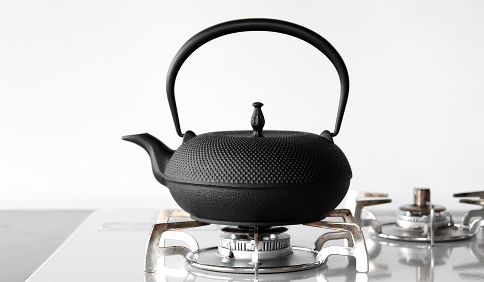 一度味わってしまうと戻れない、お茶の時間の必需品です。及源鋳造の