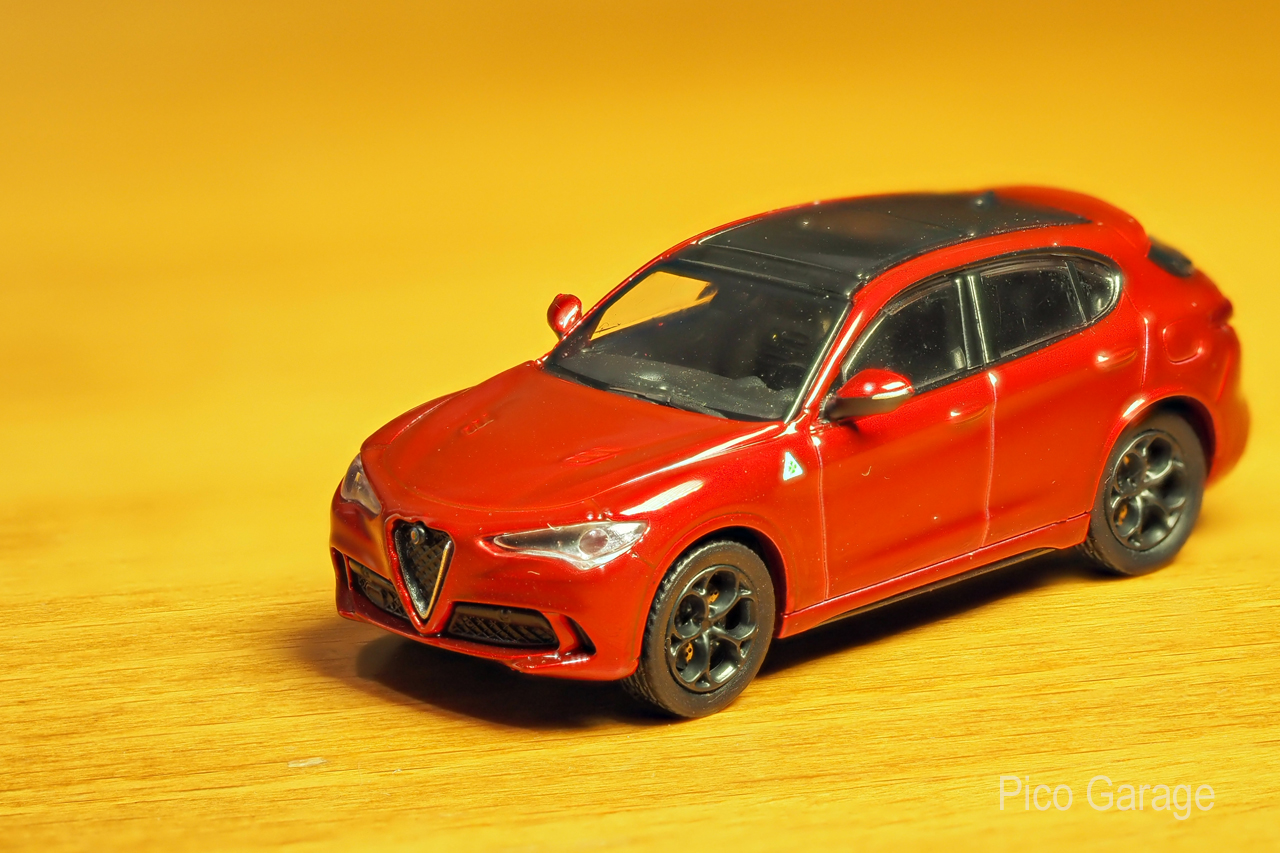 MINICHAMPS】AlfaRomeo STELVIO QUADORIFOGLIO 1/87スケール ミニカー