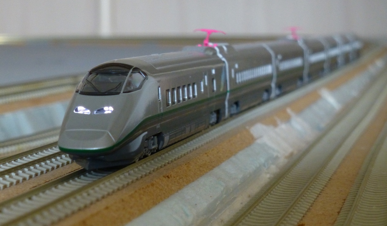 tomix E3系2000番台 山形新幹線つばさ旧塗装入線 | 川崎駅 レイアウト