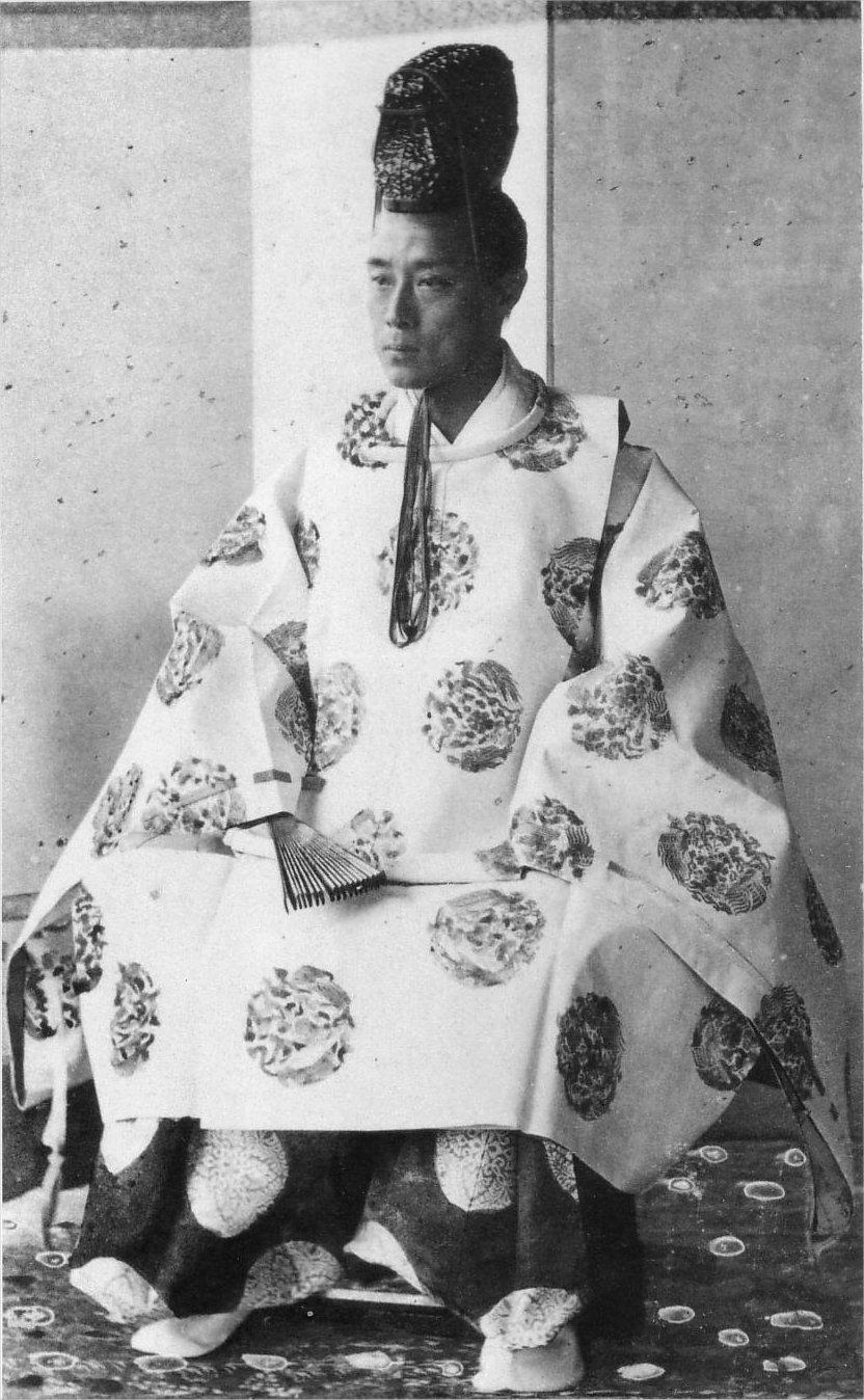 1867年の徳川慶喜の写真。彼はその年に将軍の職を辞し、1185年から1868