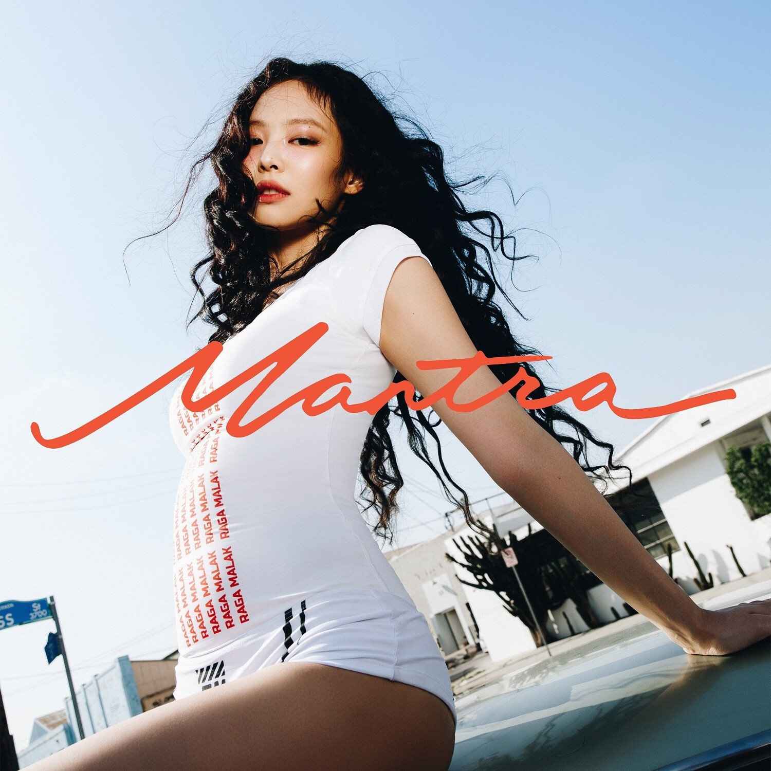iFLYER: BLACKPINK (ブラックピンク) メンバーのスーパースターJENNIE