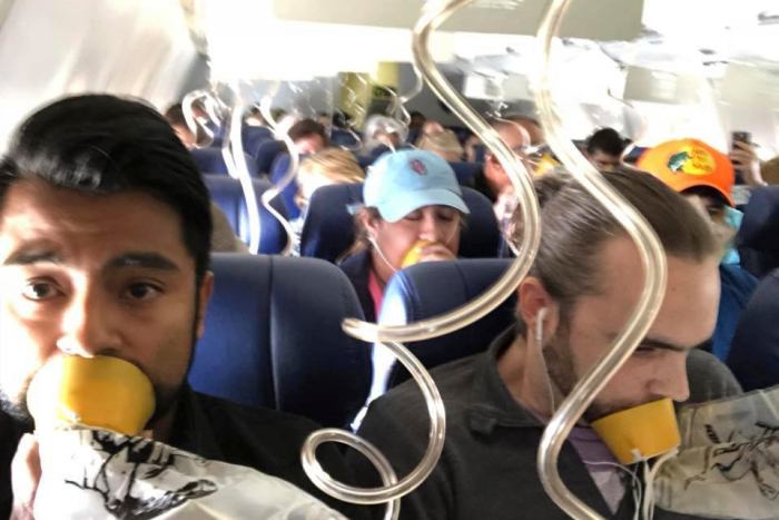 酸素マスクの正しい着け方、指南に苦労する航空会社 - WSJ