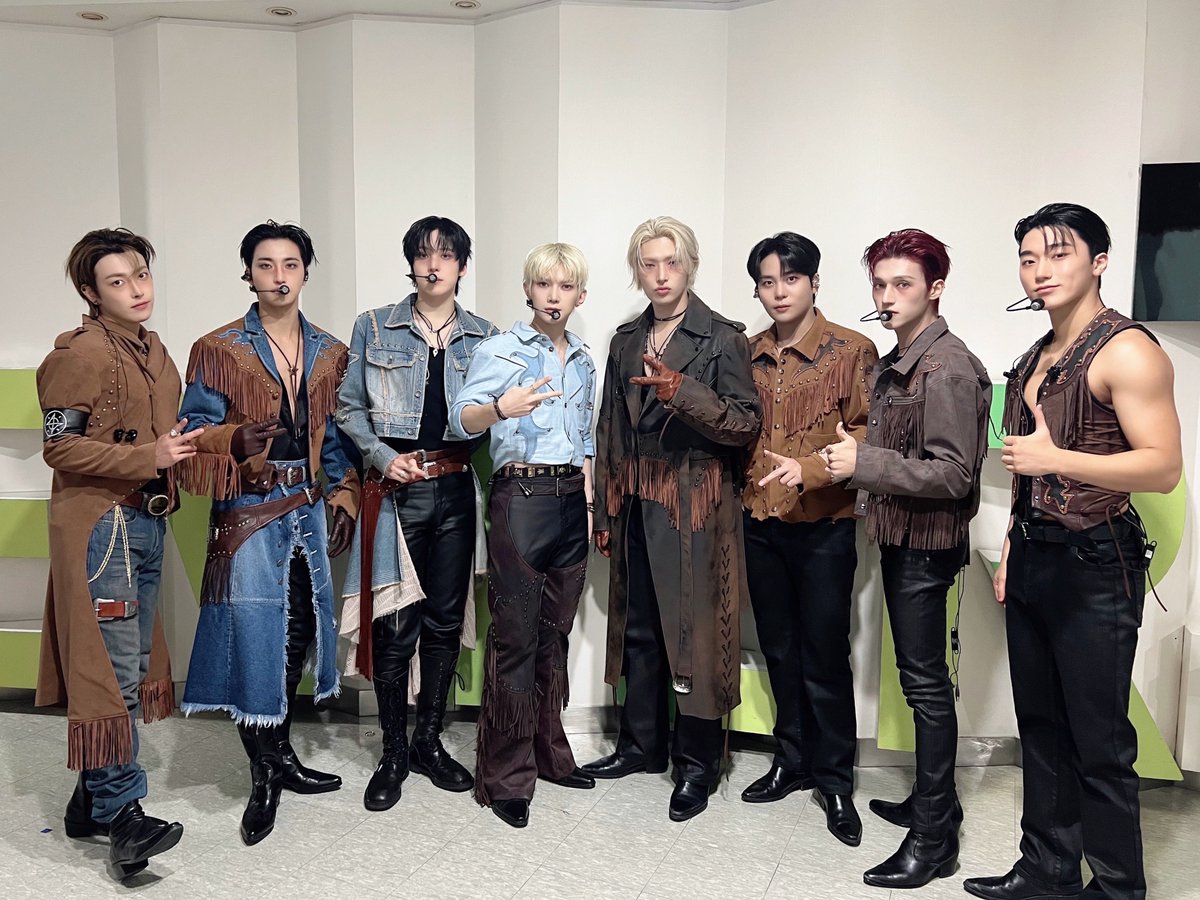 📷] '2025 MBC 歌謡大祭典' Behind Photo パワフルなステージで幸せな