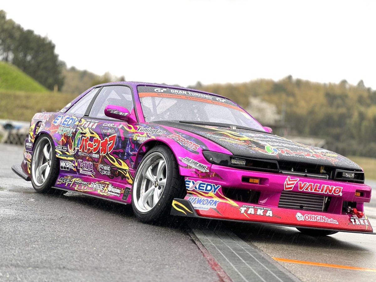 2025年D1GP参戦車両 中村 龍ドライバー S13 シルビア DRIFT LINE BODY