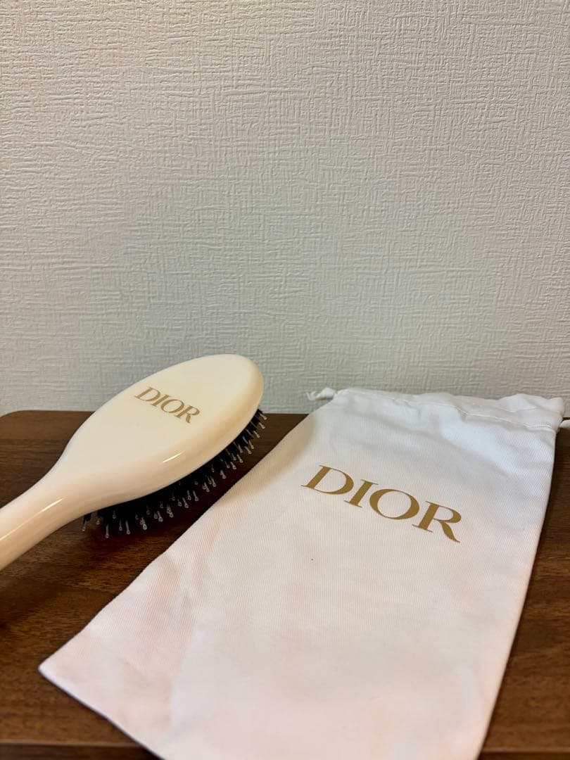 Dior 2026会員限定ギフト ヘアブラシ＆ヘアミスト - メルカリ