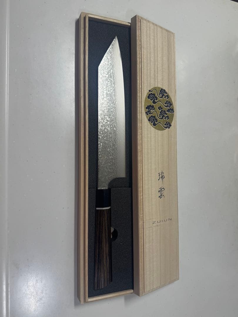 【最終値下げ】牛刀 210mm 瑞雲 両刃 桐箱　木鞘付き 楽天市場】関兼次 瑞雲 特製切付包丁 牛刀 210mm 両刃 9305 送料無料