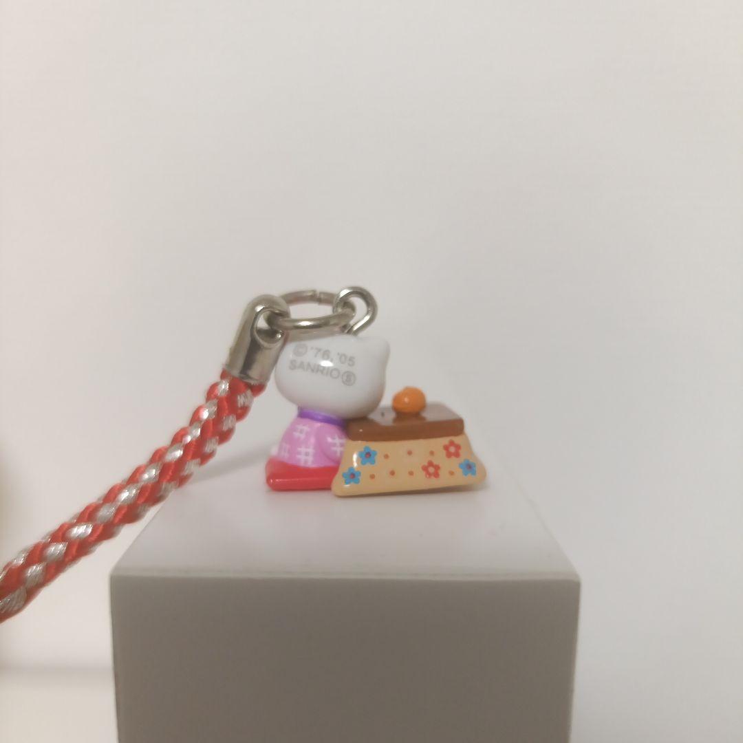 ハローキティ こたつ ストラップ 3個セット - メルカリ