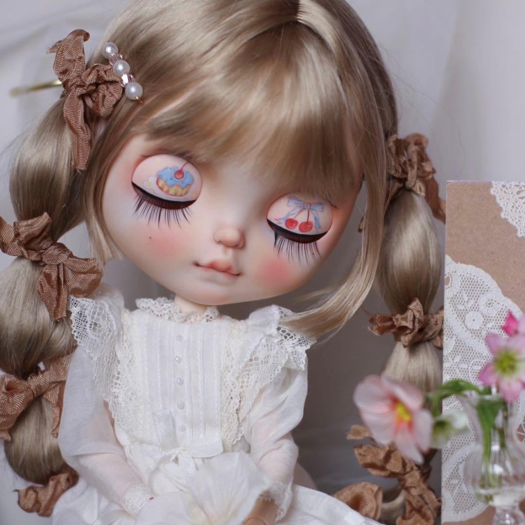 カスタムブライス 人形 海外作家様 かわいい 下唇を噛む 優しい フル
