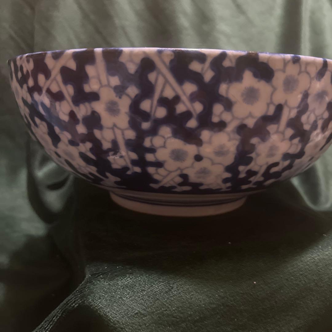 中国骨董品？古い染付 、古い青と白の花柄ボウル 旧家蔵出し （澄んだ