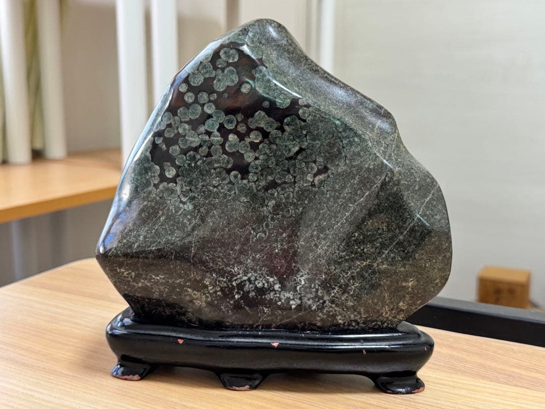 孔雀石 赤石 水石 天然石 自然石 木製台座付き - メルカリ