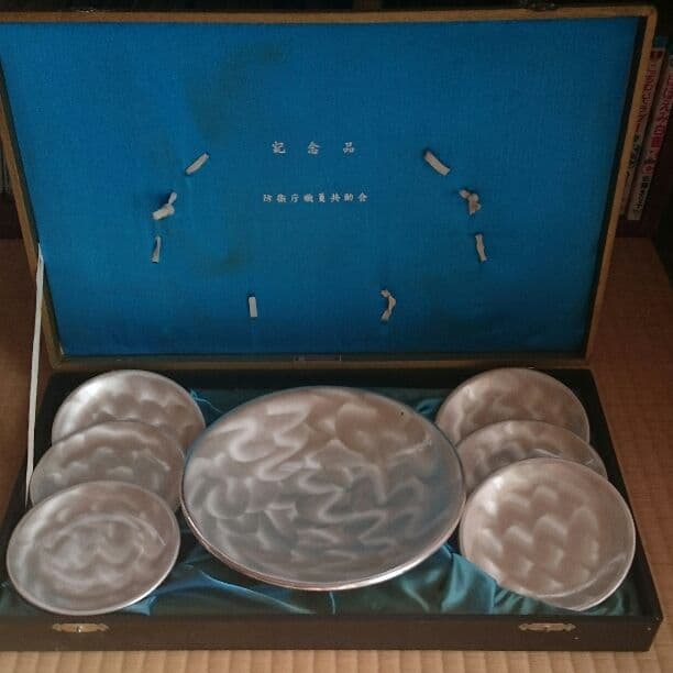 自衛隊 防衛庁 記念銀皿セット ステンレスカレー食器セット(海上自衛隊)」海上自衛隊に納入されている