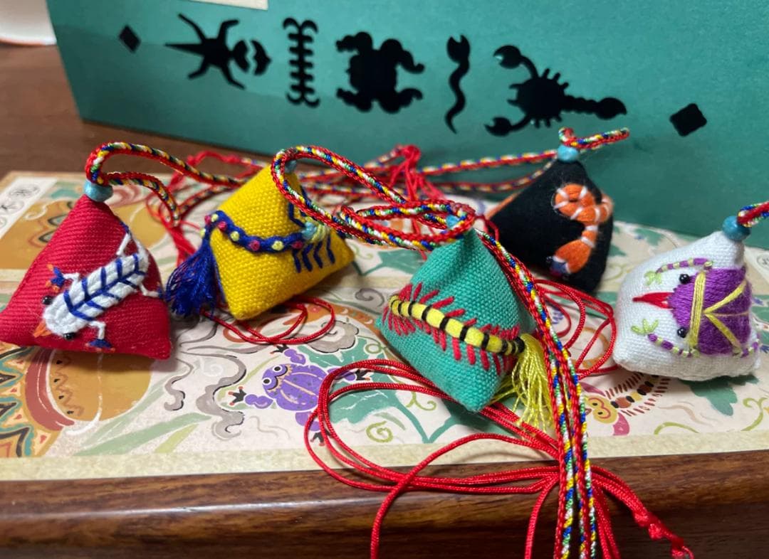 匂い袋 刺繍 手作り平和のお守り 虫除 よもぎ 素敵な 小香包 5個セット m13550-3.jpg