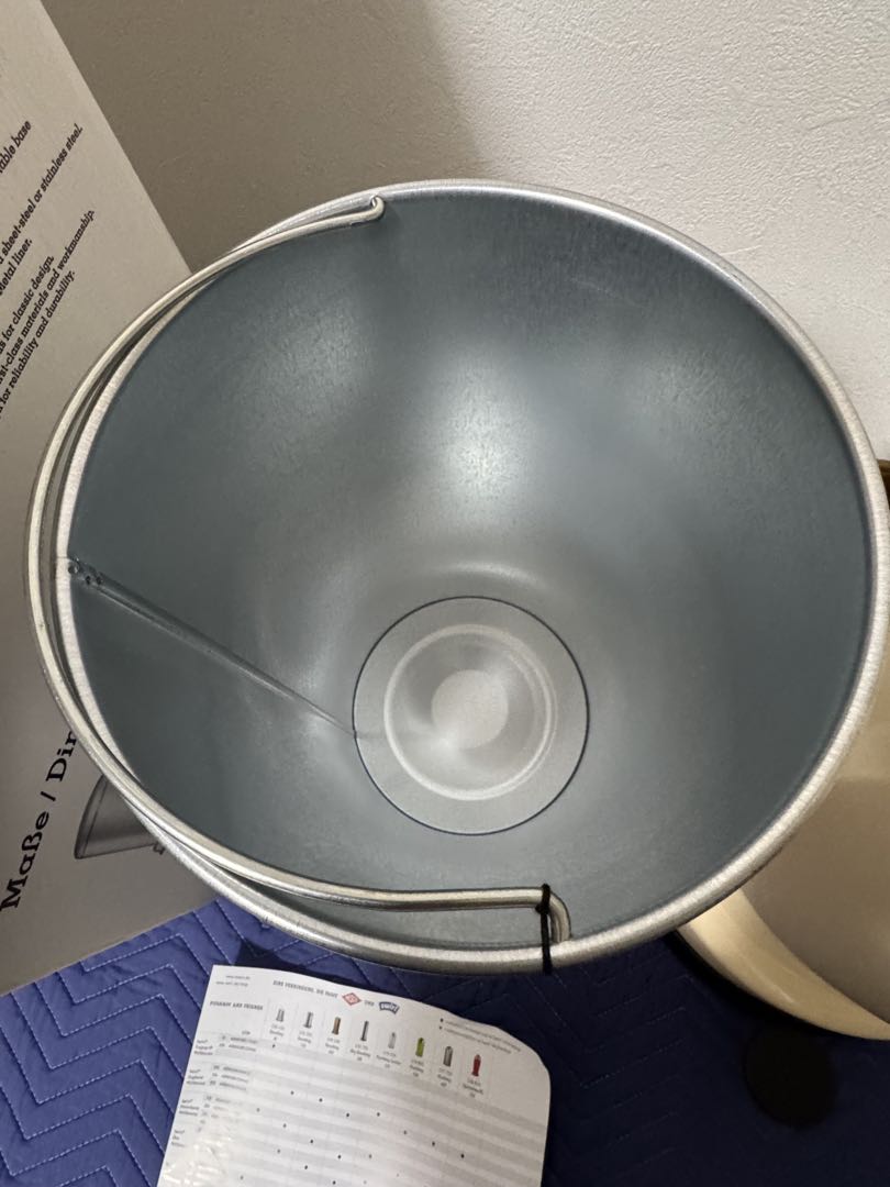 《定価6.5万未使用》ウェスコごみ箱20L アーモンド ペダルピン&メタルライナ