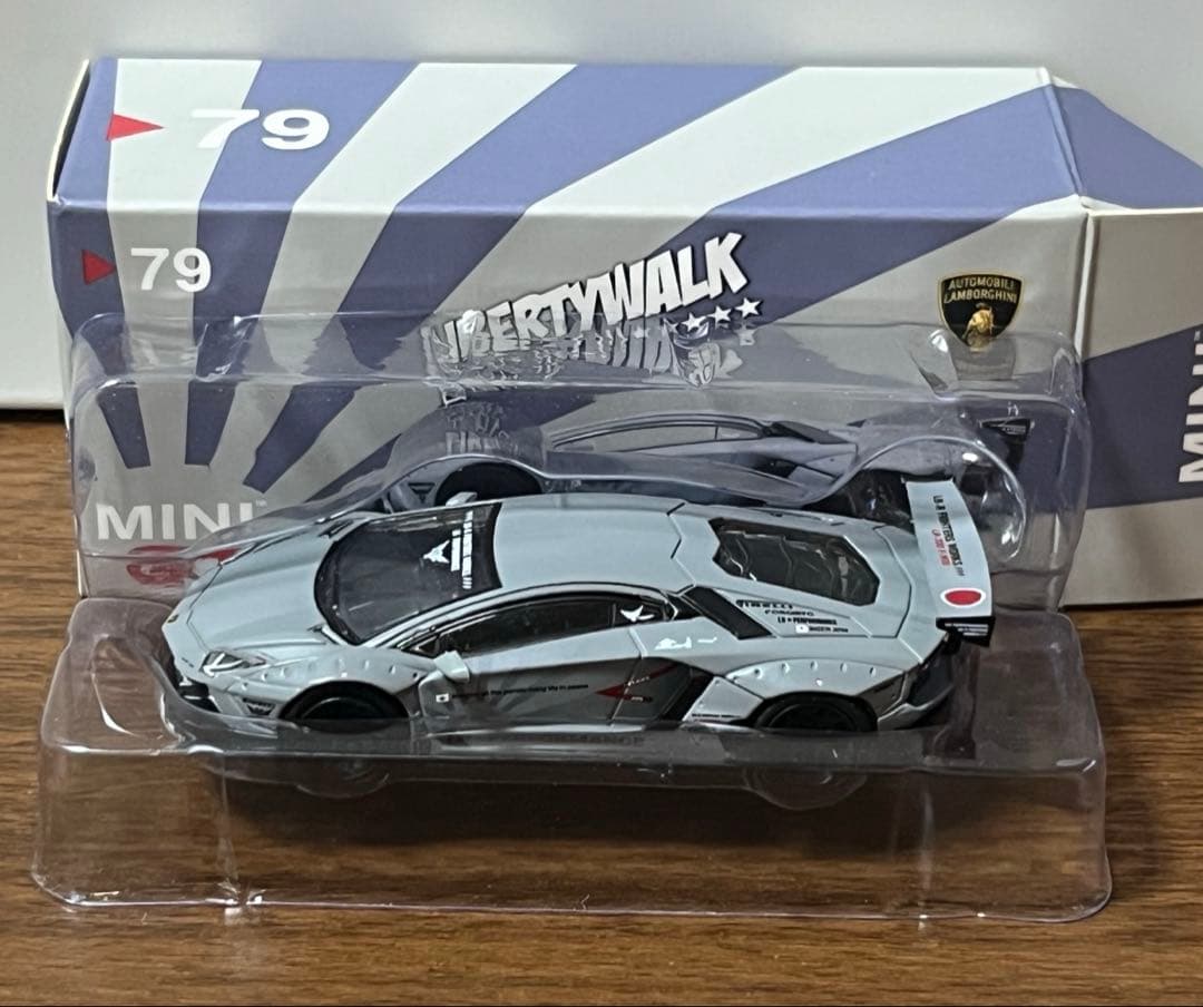mini gt ランボルギーニ アヴェンタドール 1/64 79番