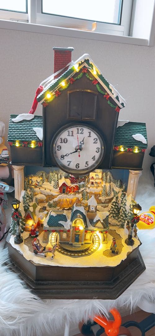 クリスマス装飾カッコウ時計、クリスマスビレッジシーン、LEDライト、音楽、 Amazon.co.jp: MOMENTS IN TIME 17インチ クリスマス鳩時計