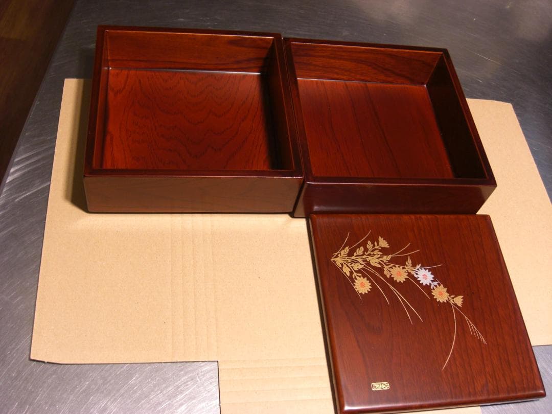 ◇重箱 木製6.5寸二段重 木地呂塗りに秋草