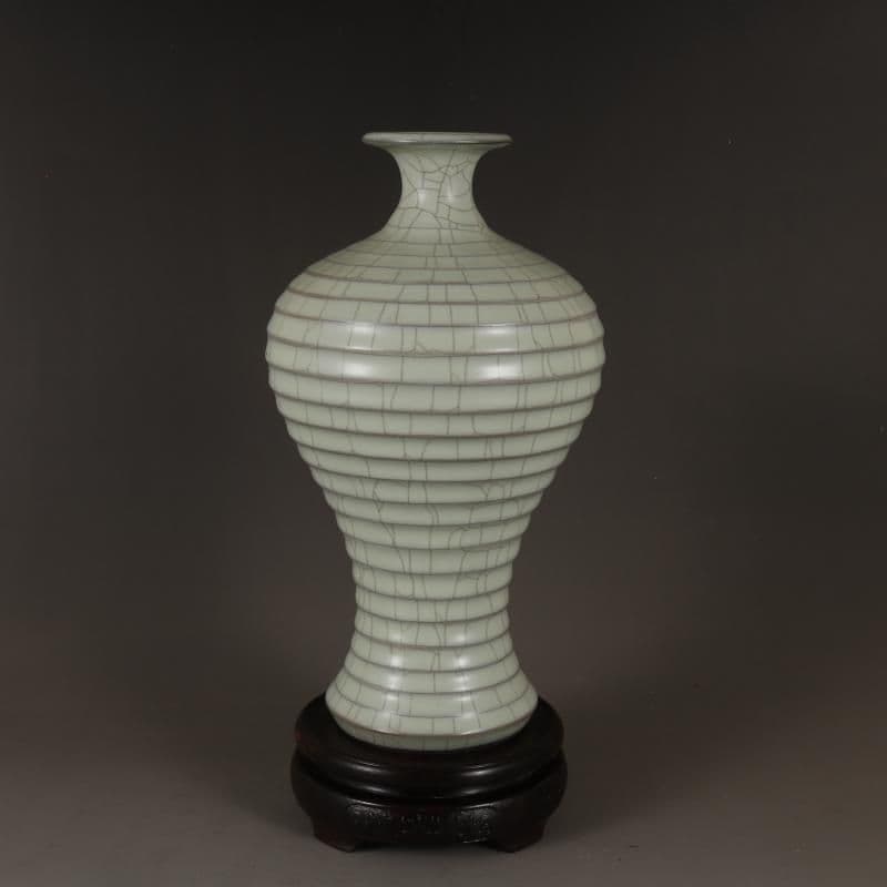 宋官窯汝窯螺旋紋梅瓶 景徳鎮 陶磁器 装飾品 現代工芸品美術品 置物 景徳鎮 染付花文瓶 【商品番号m-ke2023】