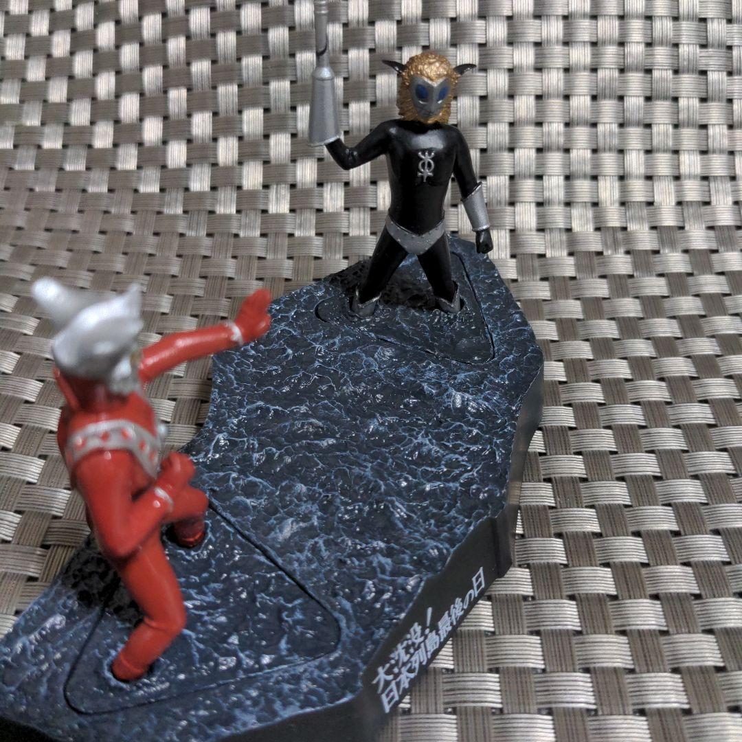 ウルトラ怪獣戯画「大沈没!日本列島最後の日」レオ対マグマ星人(レア