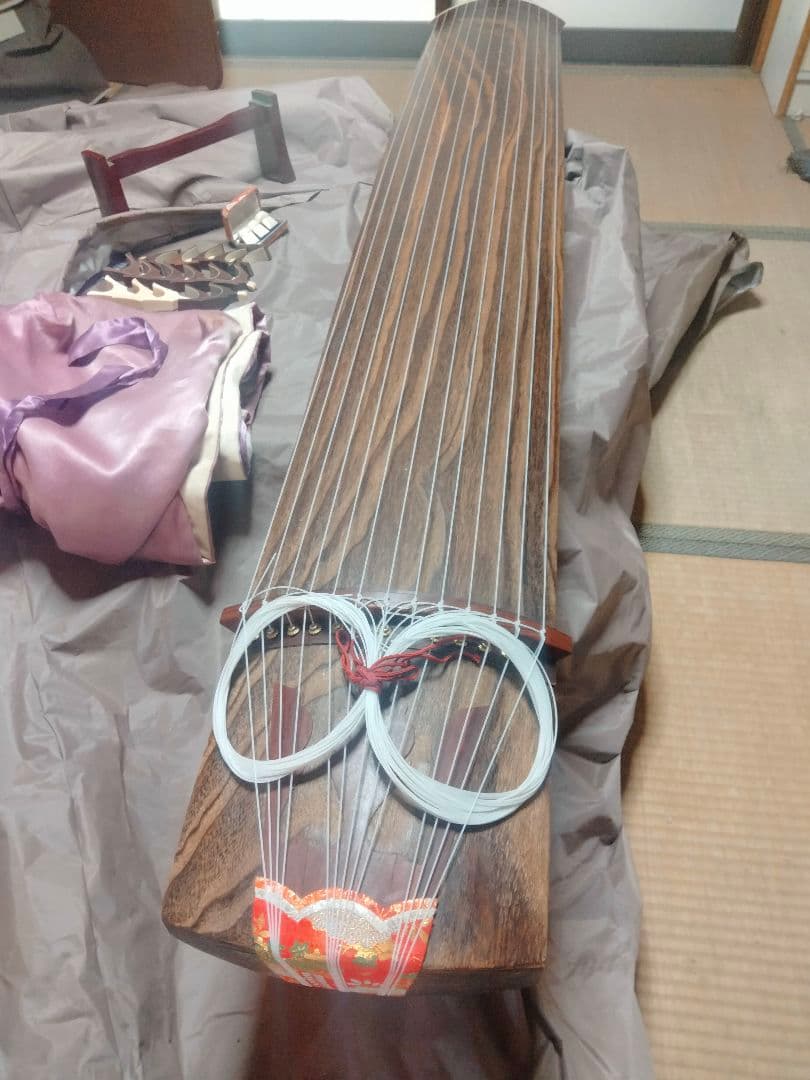 箏 琴 13弦 弦楽器 伝統楽器 お琴 レトロ 詳細不明 琴台 琴枕 琴爪 箏（こと） 十三絃、十七絃 - 井手口楽器店