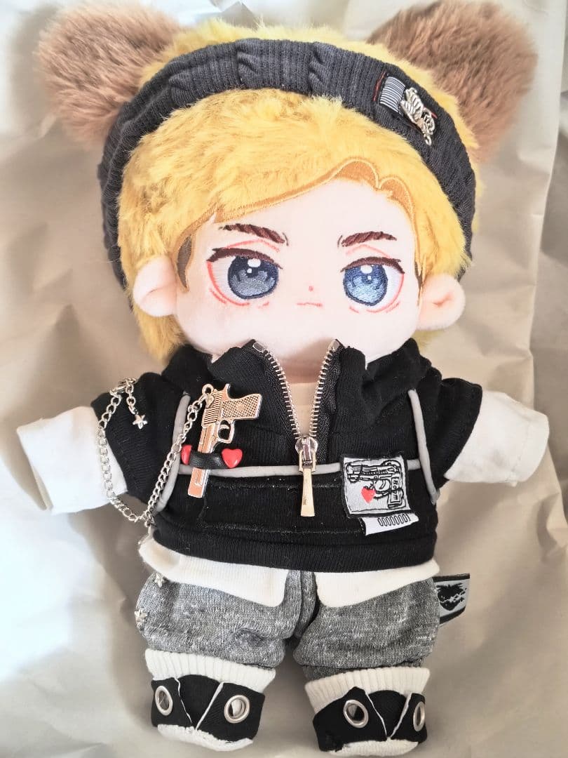 進撃の巨人エルヴィン　着せ替えぬいぐるみ Amazon.co.jp: 進撃の巨人 エルヴィン 20cm綿人形 ぬいぐるみ グッズ