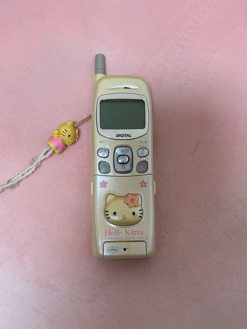 希少】ハローキティ 携帯電話 セルラーDIGITAL D202K - メルカリ