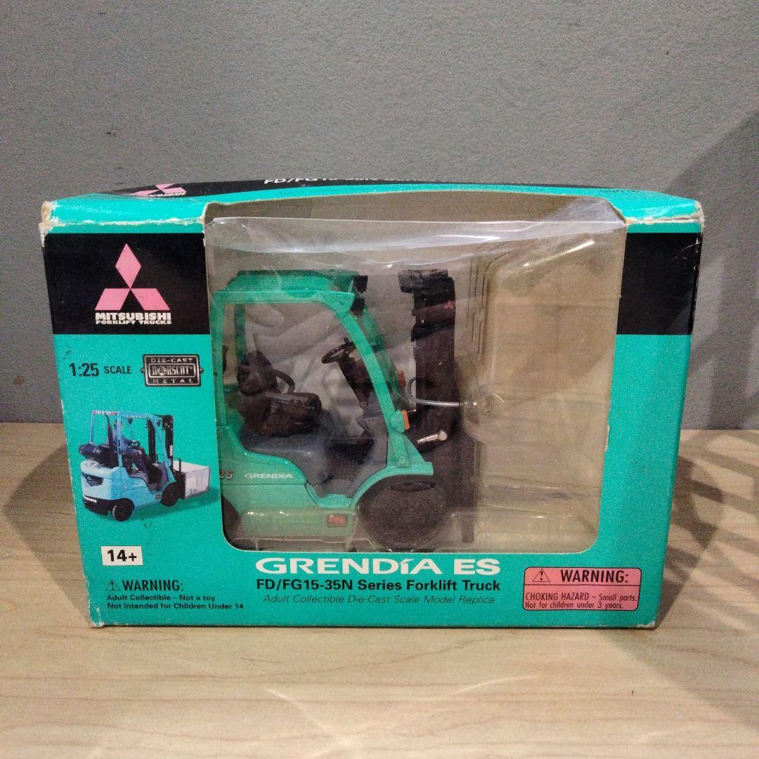 9 レア　三菱重工　フォークリフト　ミニカー　フィギュア　GRENDIA エンジン式フォークリフト「GRENDiA」68機種をモデルチェンジ荷役性能