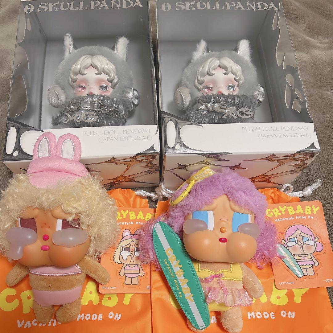 スカルパンダ XG crybaby バケーション 4点セット スカルパンダがXGとコラボ！ Y3Kムードが漂う日本限定ぬいぐるみ