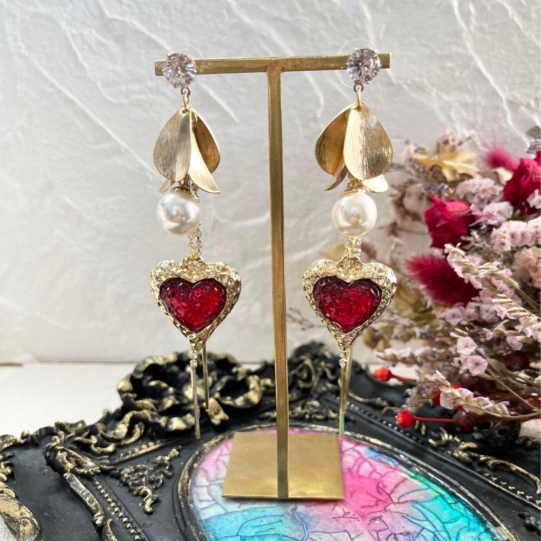 113 バレンタインハート❤️ ハンドメイド　ピアスorイヤリング 再販✖️23 メルティハート 赤 溶けたハート ピアス イヤリング