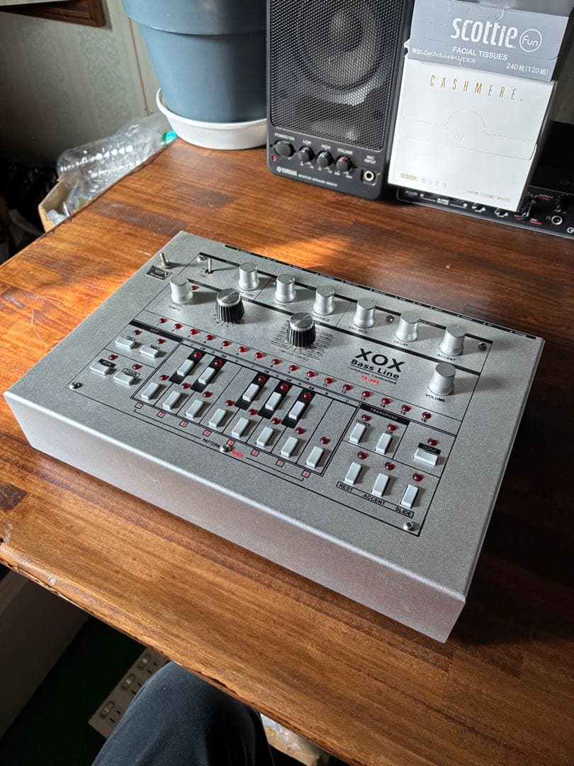 x0xb0x（TB303クローン）『gizm0x x0x-pro』 国産x0xb0x（303クローン）『gizm0x x0x-pro』 実機レビュー