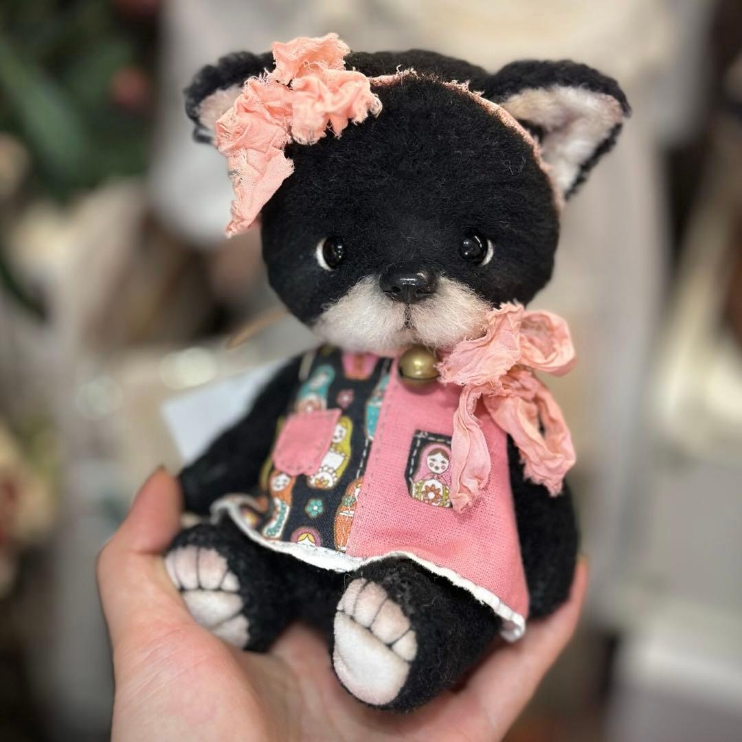 黒猫は大人しく アーティストベア 海外作家様 ハンドメイド ぬいぐるみ ねこ 着せ替えねこちゃん 黒猫 ぬいぐるみ 海外作家様 ハンドメイド 創作